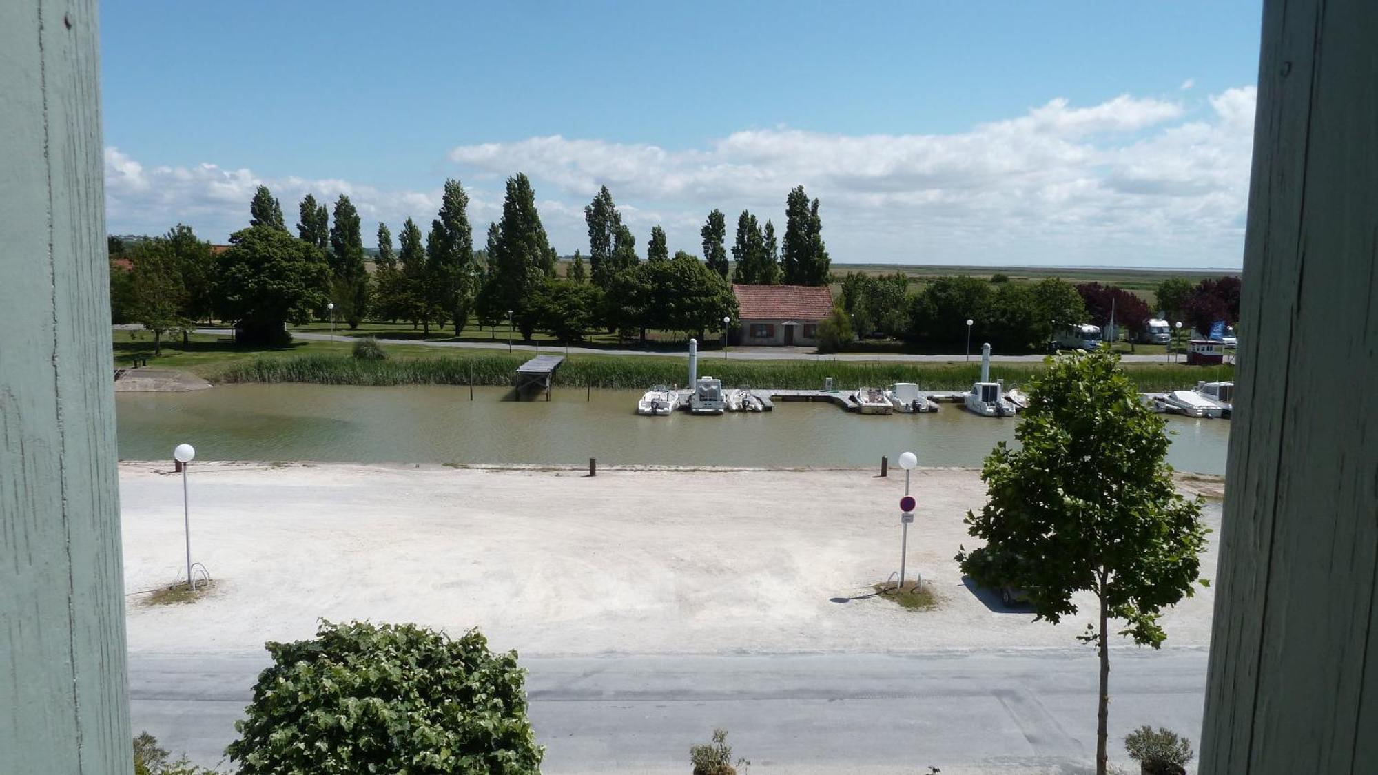 فندق Le Domaine Du Meunier Mortagne-sur-Gironde الغرفة الصورة